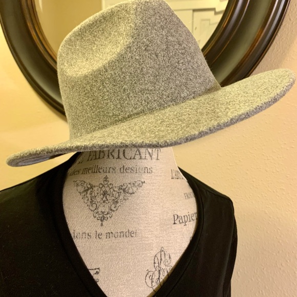 LN UNIVERSAL THREAD HAT 3” BRIM. 13” L x 12”W. 100% POLYESTER. - Picture 10 of 13